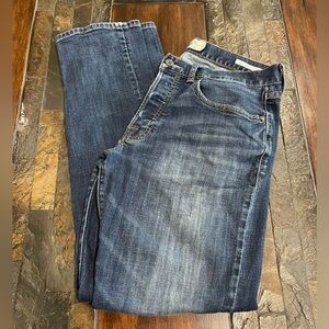Triumph Lucky Brand Blue Straight Jeans with Vintage-Inspired Fading